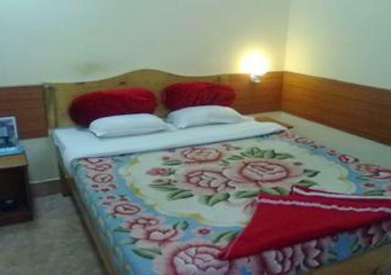 Hotel Brindavan Γουβαχάτι Εξωτερικό φωτογραφία